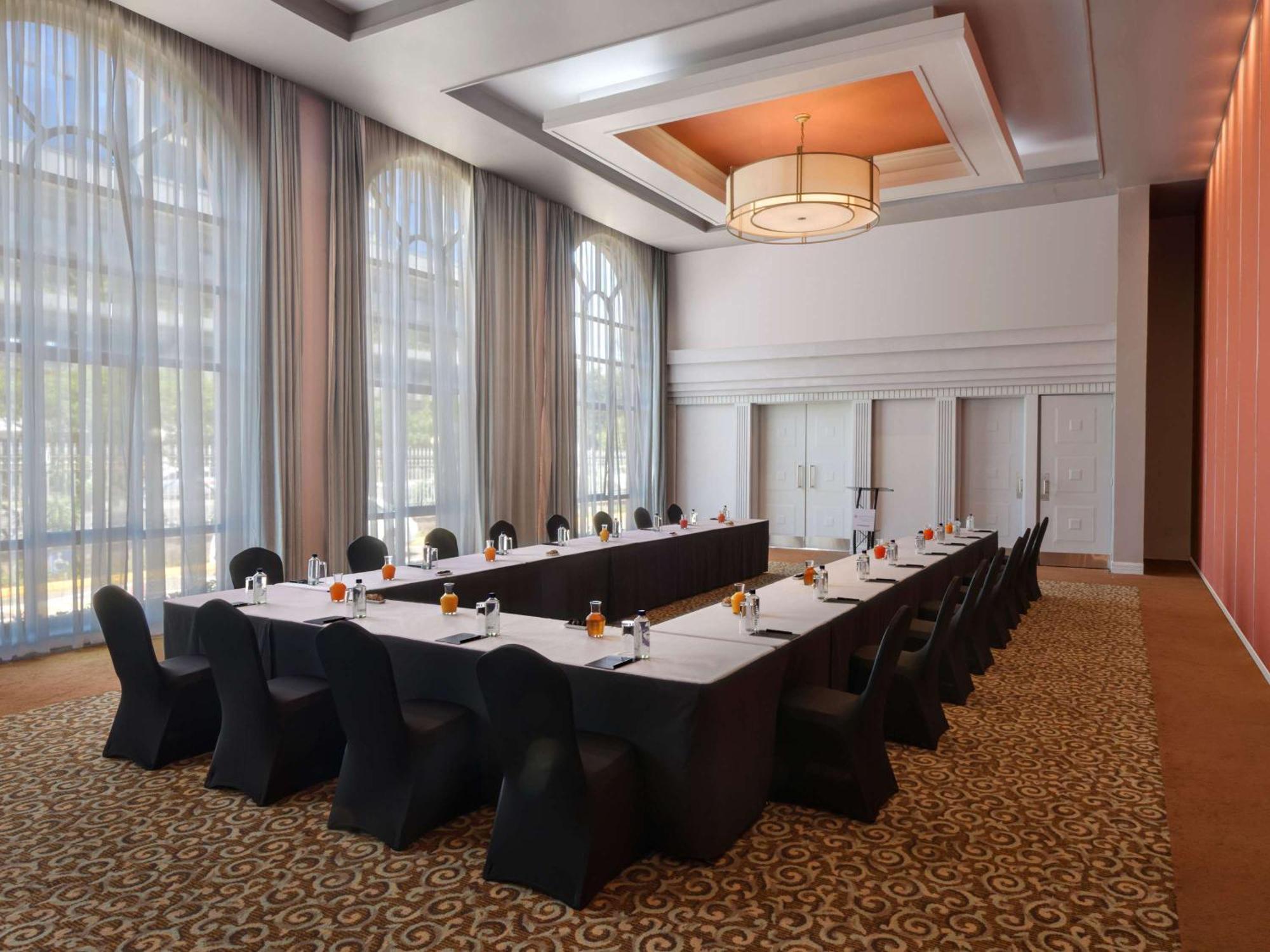 Pullman Nairobi Upper Hill Hotel Exterior photo