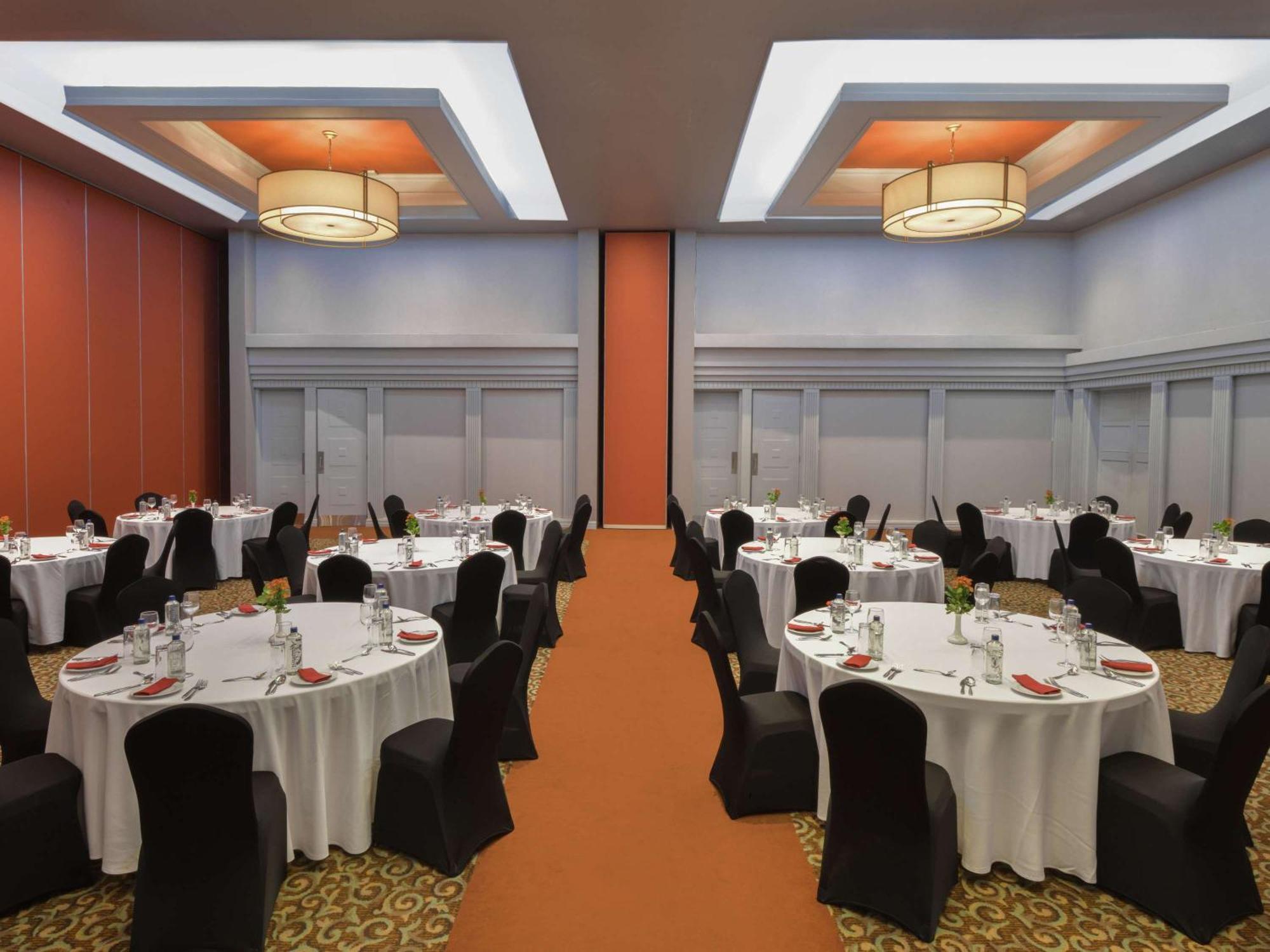 Pullman Nairobi Upper Hill Hotel Exterior photo