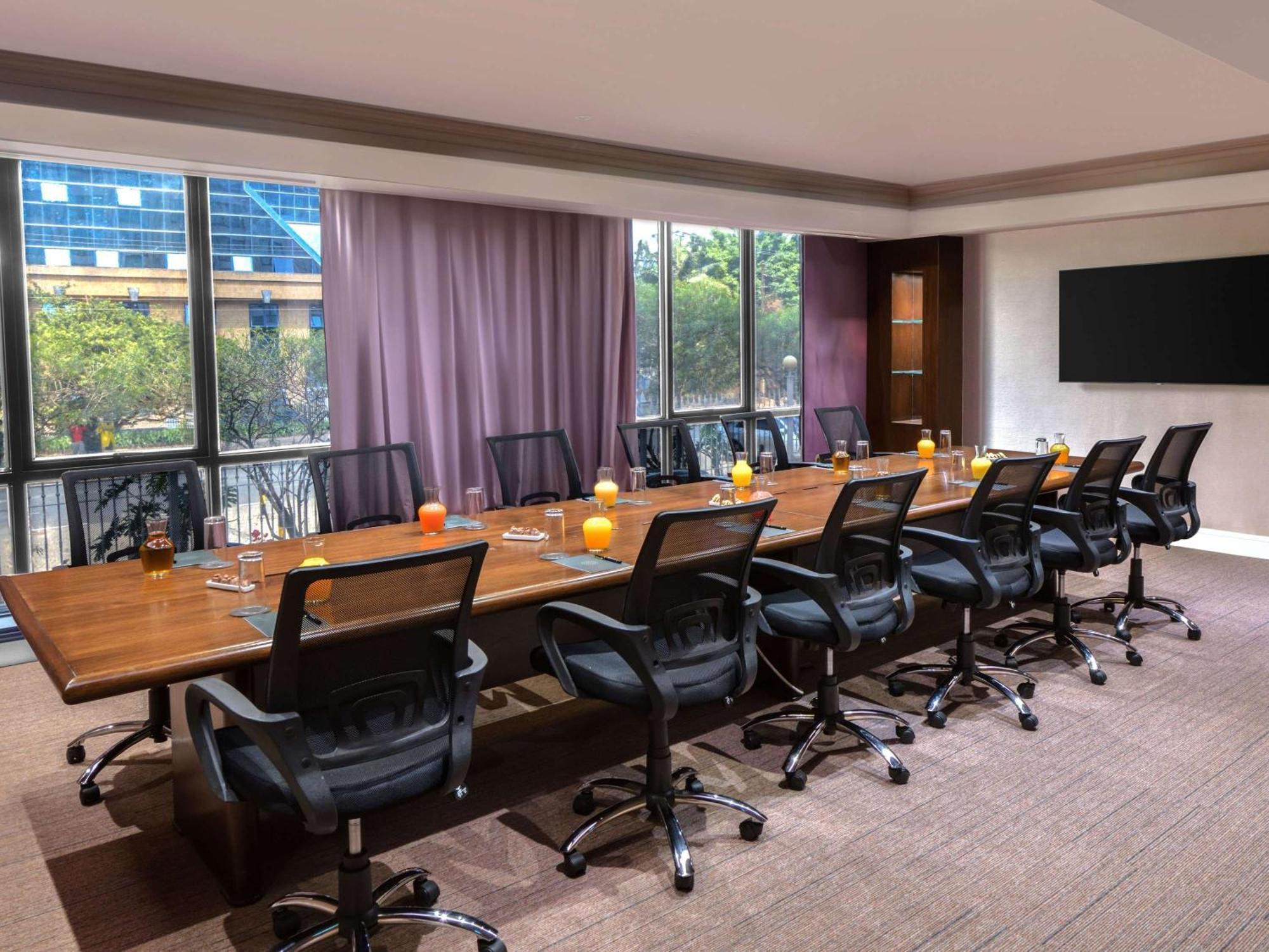 Pullman Nairobi Upper Hill Hotel Exterior photo