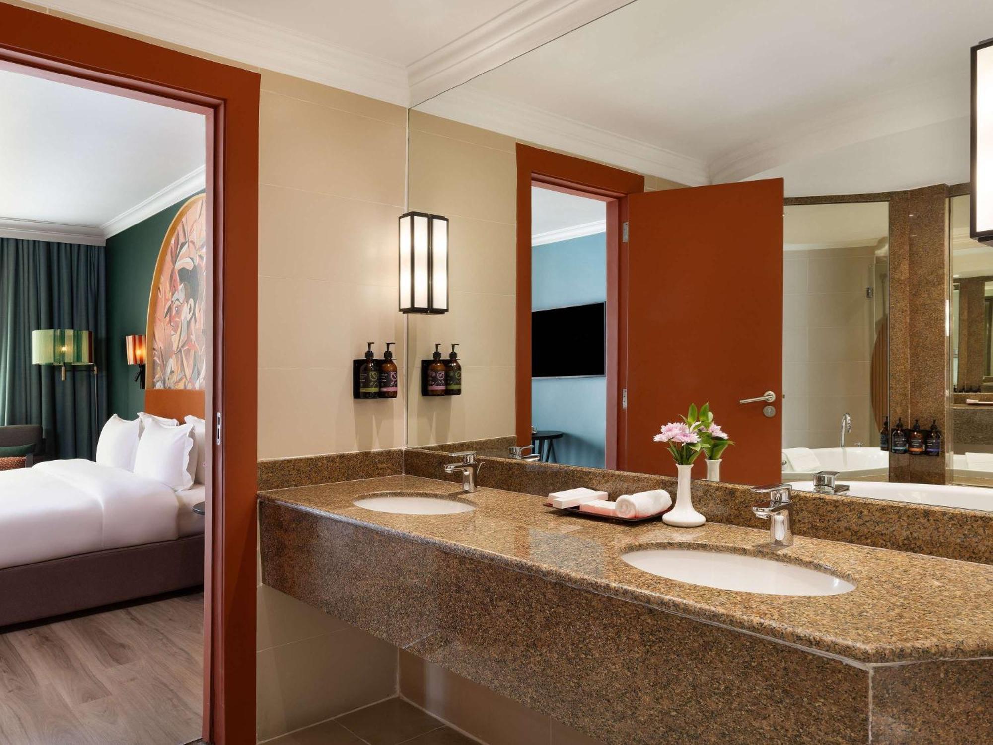 Pullman Nairobi Upper Hill Hotel Exterior photo